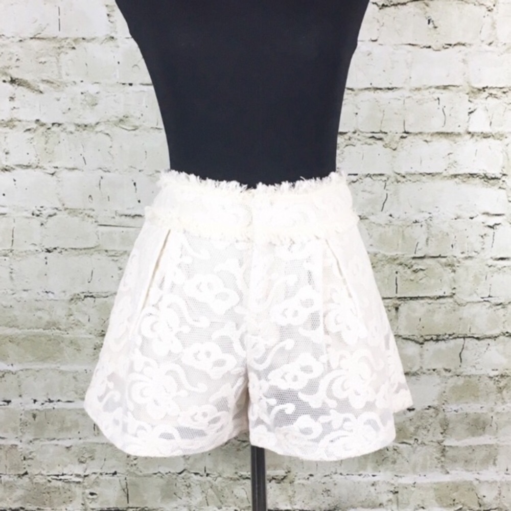 J.O.A. Cream Lace Shorts NWT (Size M)